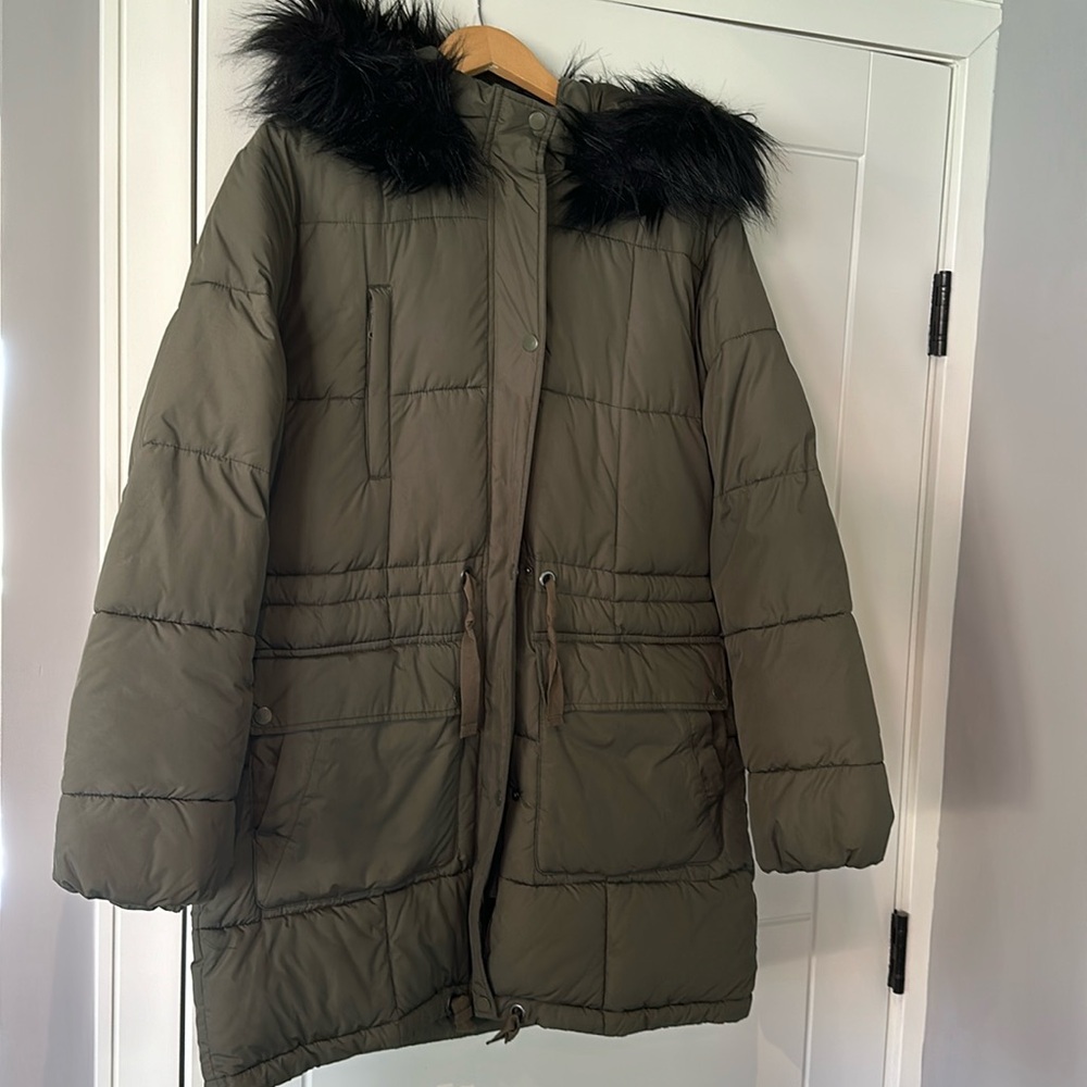 American Eagle Long Puffer Coat, Colour: Olivie, Size: M runs large